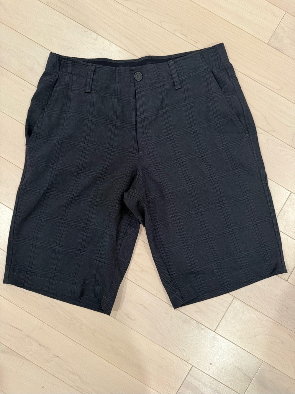 Men's Black Tilley Plaid Performance Shorts - size 30